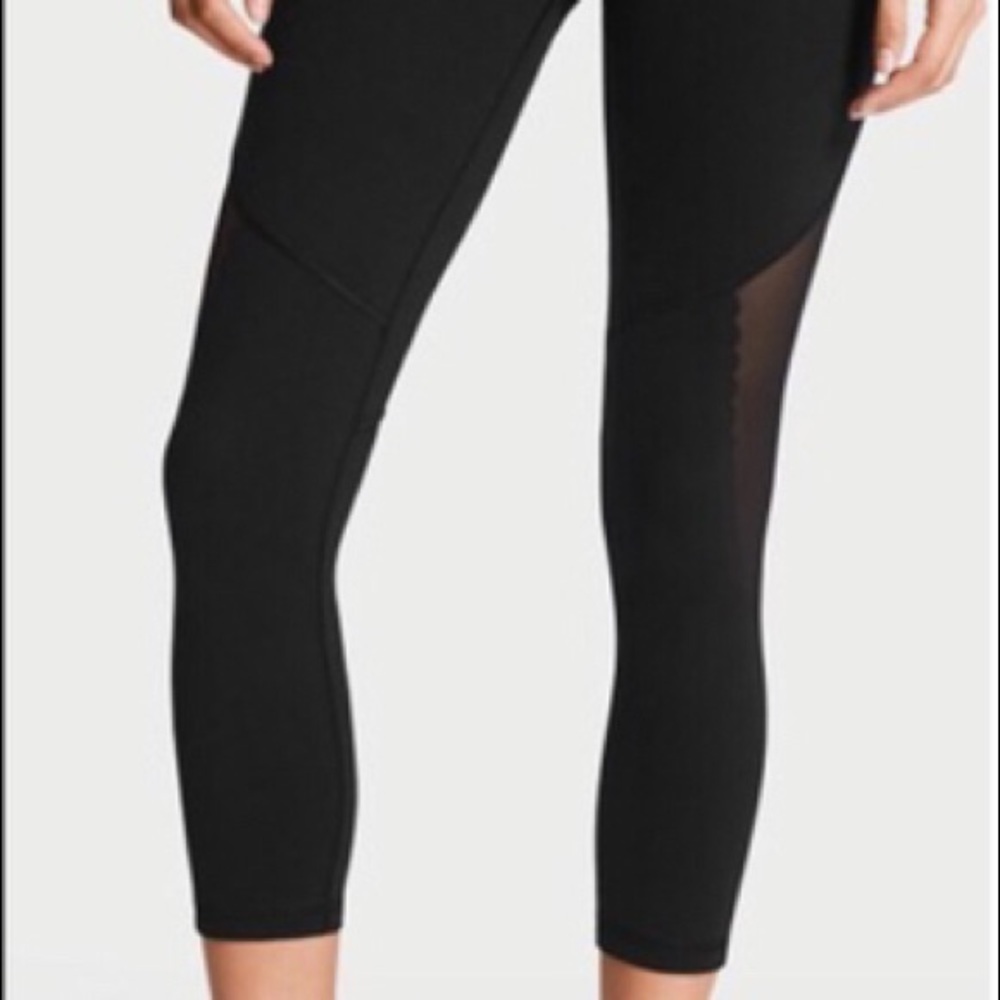 Victoria’s Secret  Knockout Capri Leggings